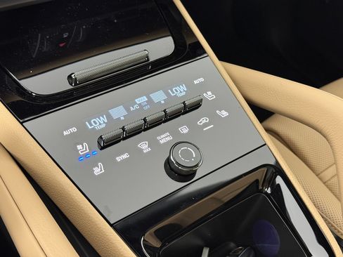 Certified 2026 Porsche Cayenne E-Hybrid Coupe AWD/4WD image 21