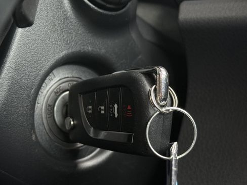 Used 2020 Toyota Camry SE image 18