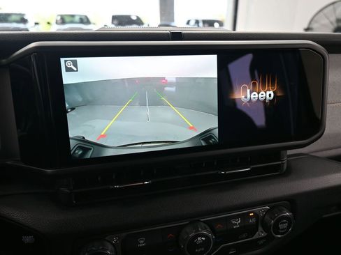 Used 2024 Jeep Gladiator Sport image 17