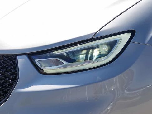 Used 2022 Chrysler Pacifica Touring-L w/ S Appearance Package FWD image 8