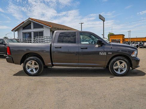 Used 2017 RAM 1500 Express w/ Express Value Package RWD image 3