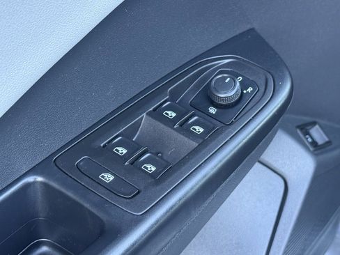 Used 2023 Volkswagen Taos SEL image 10