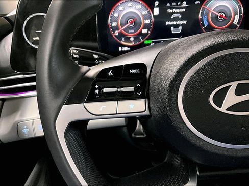 Used 2025 Hyundai Elantra Limited image 19