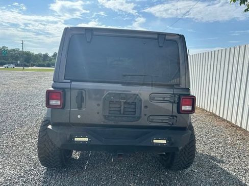 Used 2018 Jeep Wrangler Unlimited Sahara AWD/4WD image 4