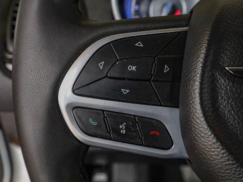 Used 2023 Chrysler 300 Touring L image 25