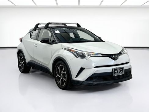 Used 2019 Toyota C-HR XLE FWD image 3