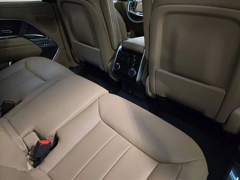 New 2026 Land Rover Range Rover SE image 11