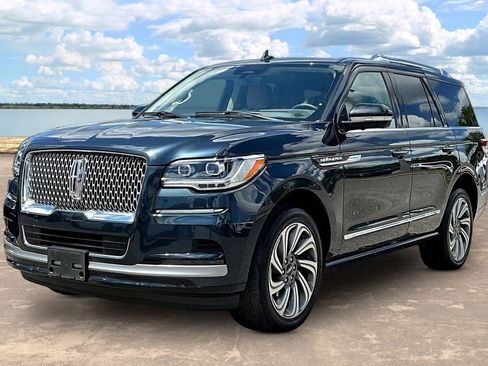 Used 2022 Lincoln Navigator Reserve AWD/4WD image 1