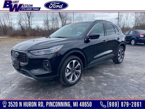 Used 2025 Ford Escape Platinum image 1