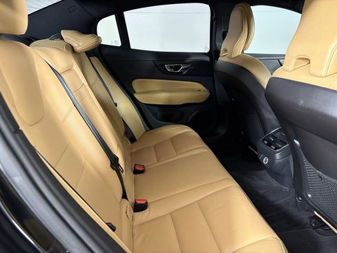 Used 2020 Volvo S60 T5 Inscription image 16