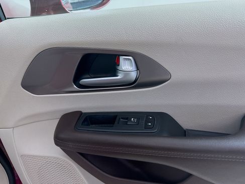 Used 2018 Chrysler Pacifica Touring-L Plus w/ Advanced Safetytec Group FWD image 28