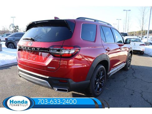 New 2025 Honda Pilot Touring image 7