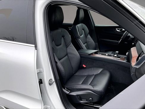 Certified 2023 Volvo XC60 B5 Plus image 28