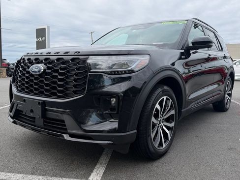 Used 2025 Ford Explorer ST-Line w/ Premium Package RWD image 3