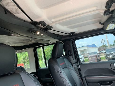 Used 2024 Jeep Wrangler Unlimited Rubicon w/ XTREMEE 35" Tire Package AWD/4WD image 18