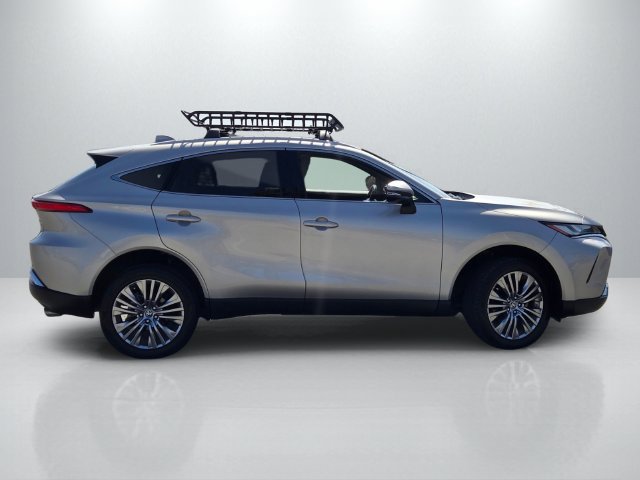 Used 2022 Toyota Venza XLE AWD/4WD image 3