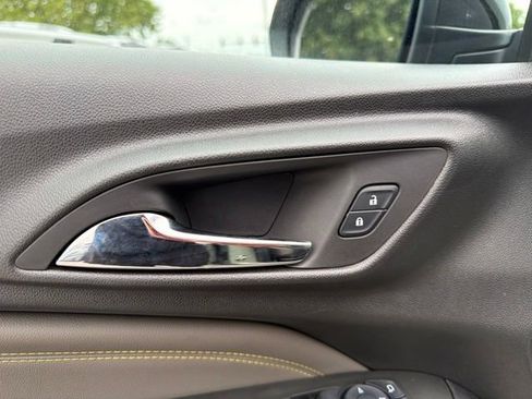 Used 2025 Chevrolet Trax ACTIV w/ Sunroof Package FWD image 21