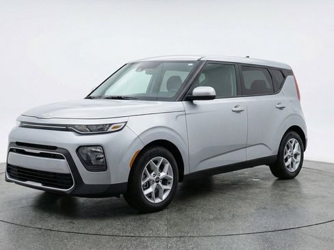 Used 2025 Kia Soul LX w/ LX Technology Package image 3