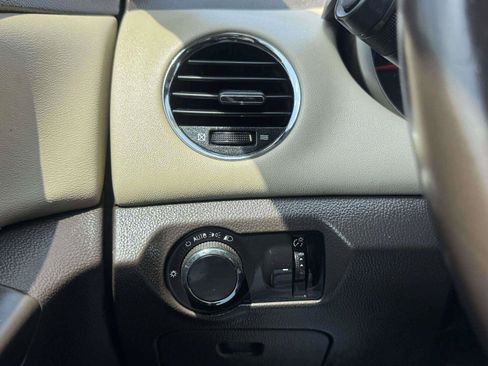 Used 2011 Chevrolet Cruze LTZ FWD image 22