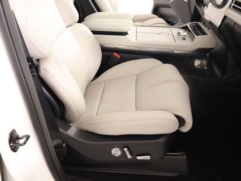 New 2026 Lincoln Navigator L Reserve AWD/4WD image 15