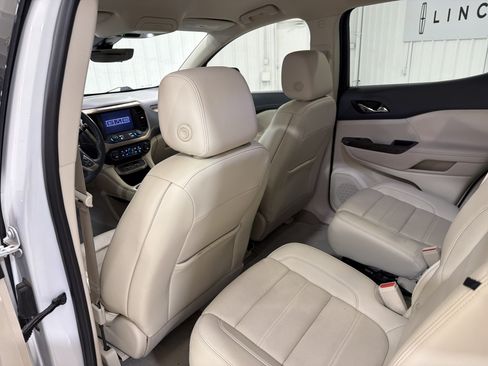 Used 2022 GMC Acadia Denali w/ Denali Technology Package FWD image 12