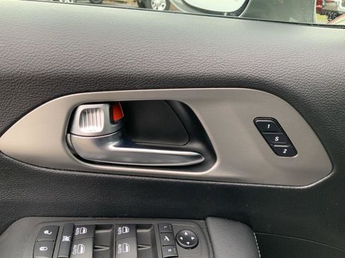 Used 2021 Chrysler Pacifica Limited w/ S Appearance Package image 25