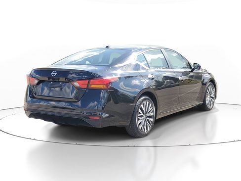 Used 2023 Nissan Altima 2.5 SV image 4
