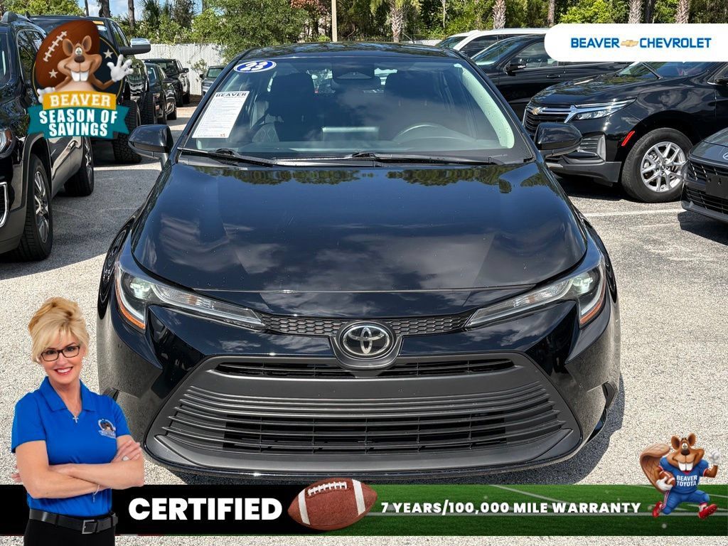 Used 2023 Toyota Corolla LE FWD image 3