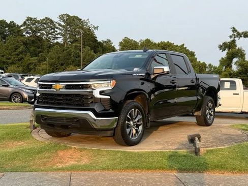 Used 2023 Chevrolet Silverado 1500 LT AWD/4WD image 3