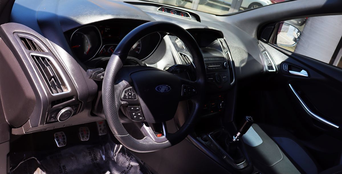 Used 2018 Ford Focus ST FWD image 38