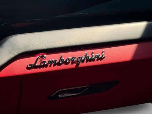 Used 2021 Lamborghini Urus AWD/4WD image 40
