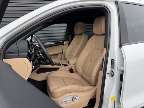 New 2026 Porsche Macan image 5