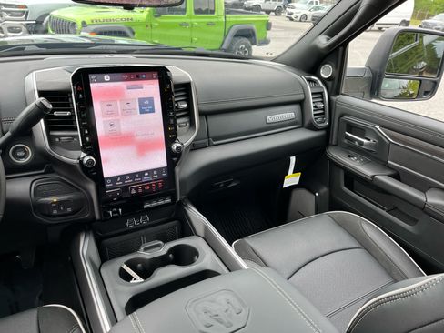 New 2026 RAM 3500 Laramie AWD/4WD image 31