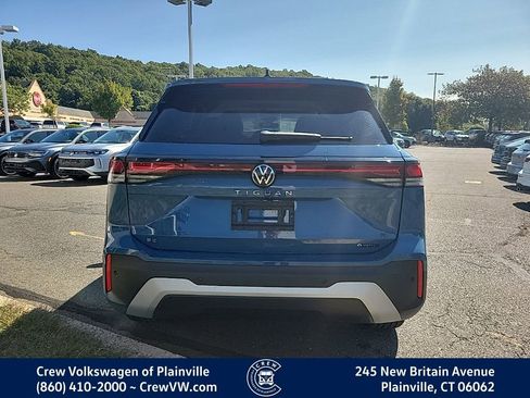 New 2025 Volkswagen Tiguan SE image 5