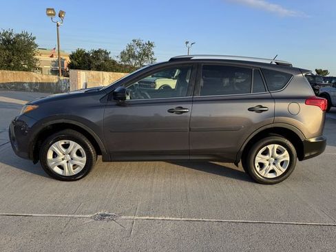Used 2015 Toyota RAV4 LE FWD image 11