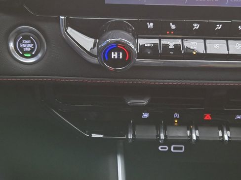 Used 2023 Chevrolet Colorado Z71 w/ Z71 Convenience Package 2 image 34