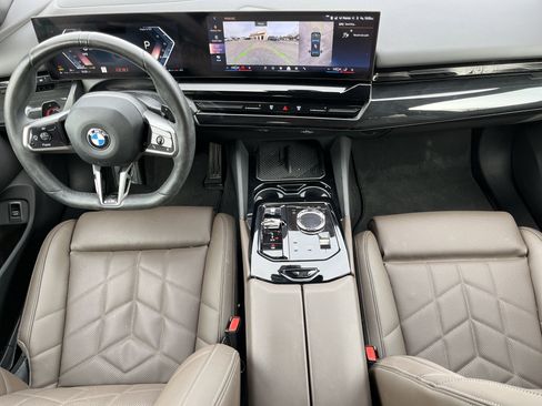 Used 2024 BMW 530i w/ Executive Package image 3