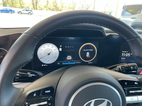 Used 2025 Hyundai Elantra Limited image 42