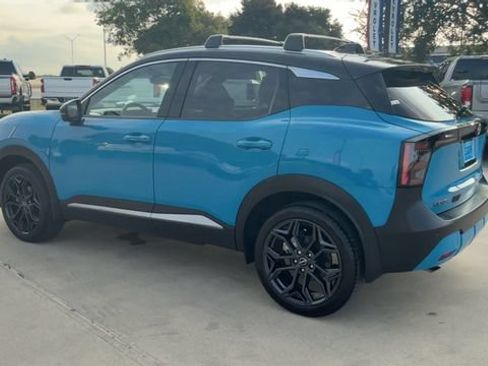 Used 2025 Nissan Kicks SR AWD/4WD image 6