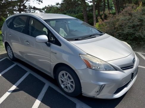 Used 2013 Toyota Prius V Two FWD image 21