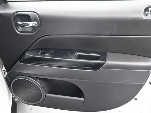 Used 2017 Jeep Patriot High Altitude image 24