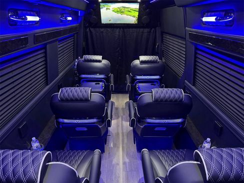 Used 2024 Mercedes-Benz Sprinter 3500 image 5