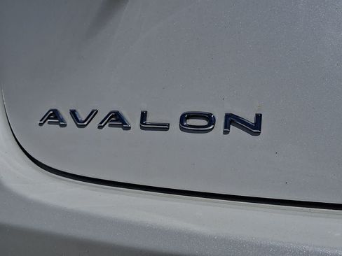 Used 2014 Toyota Avalon Limited FWD image 32