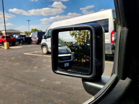 Used 2022 Jeep Gladiator Sport image 12