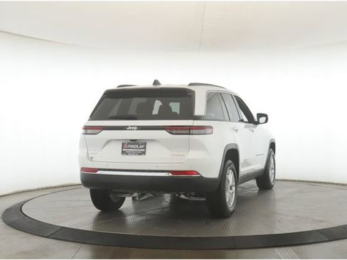 Used 2025 Jeep Grand Cherokee Laredo X image 7