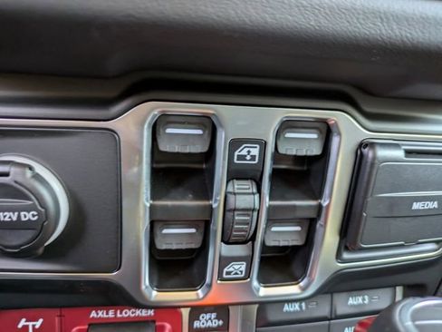 New 2026 Jeep Gladiator Mojave w/ Technology Group AWD/4WD image 27