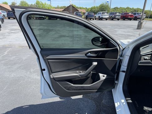 Used 2019 Volkswagen Jetta R-Line w/ R-Line Cold Weather Package FWD image 17