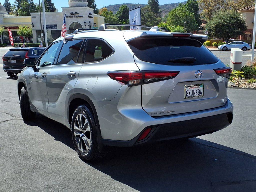 Used 2021 Toyota Highlander XLE FWD image 6