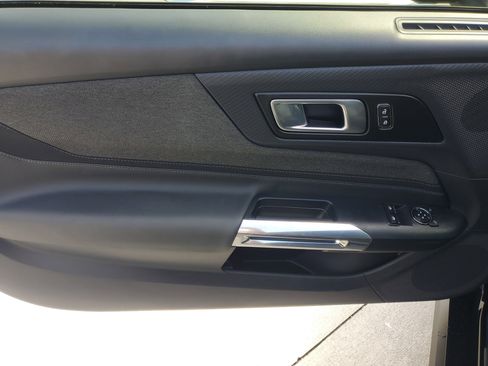 Used 2025 Ford Mustang Coupe image 16