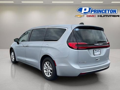 Used 2024 Chrysler Pacifica Touring-L image 6